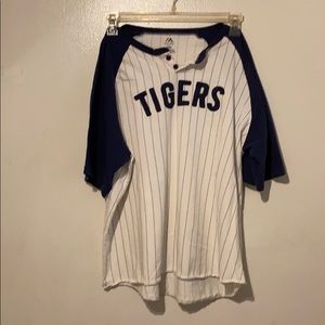 Detroit tigers sport shirt majestic